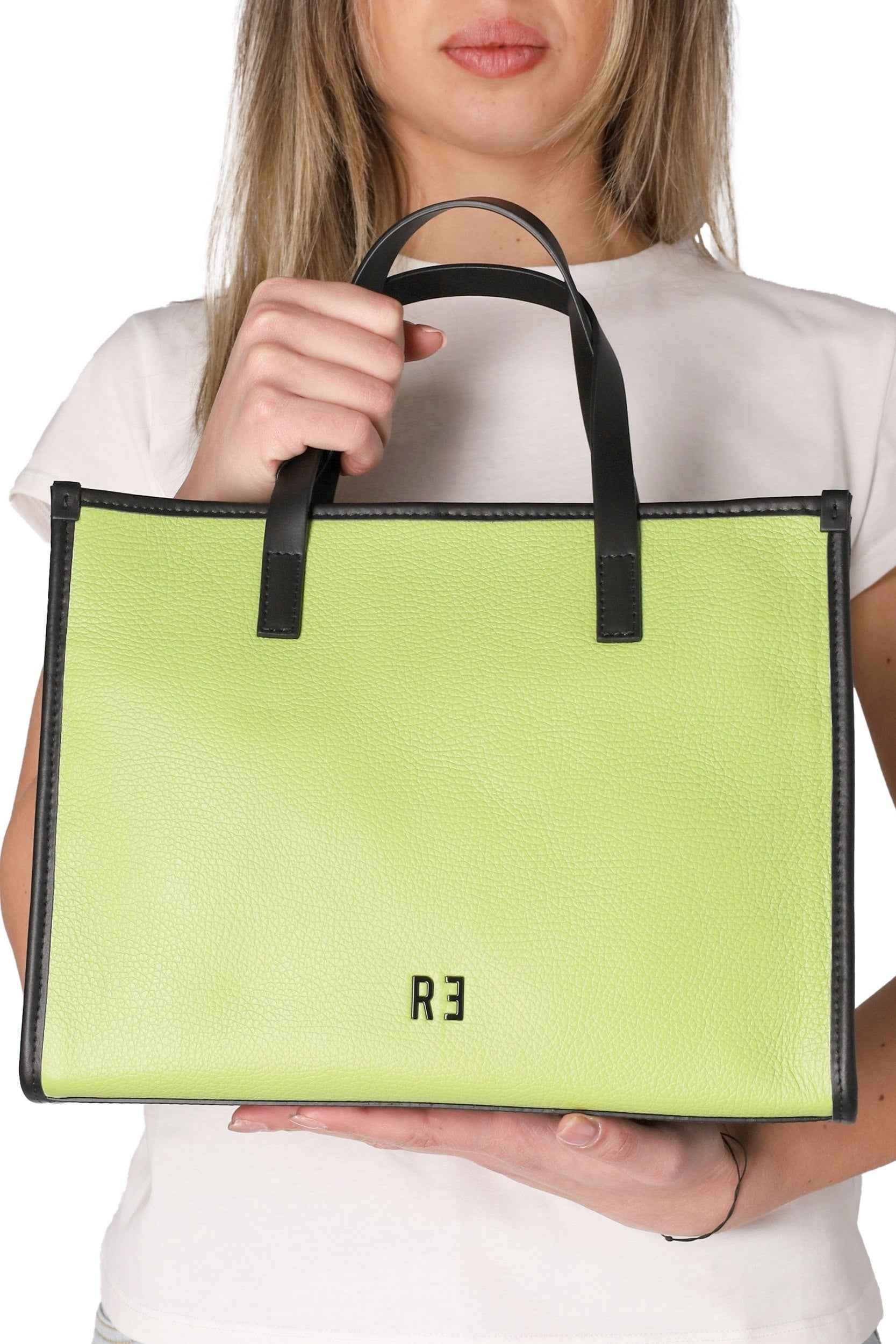 REBELLE - D ASTRA Borsa