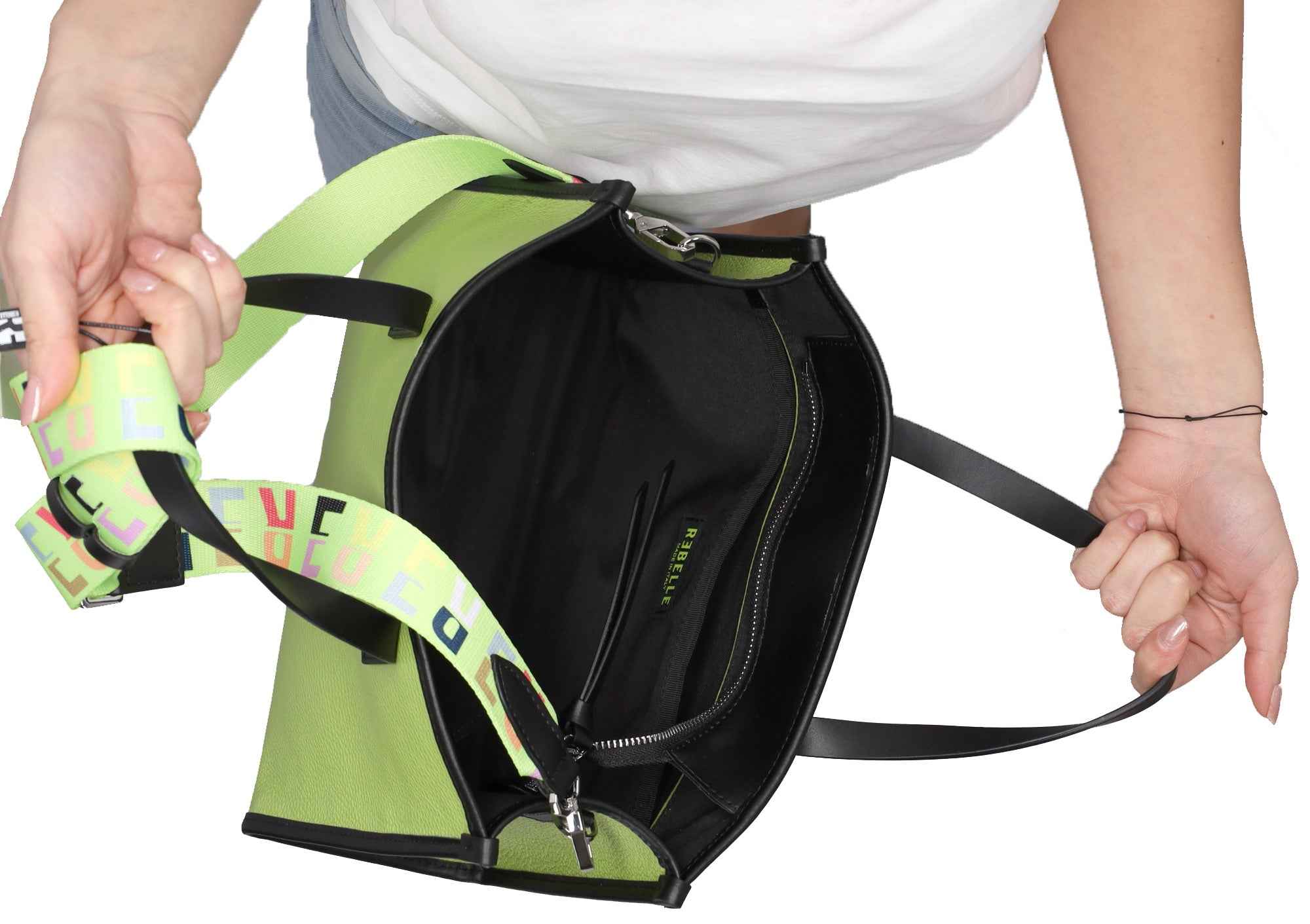 REBELLE - D ASTRA Borsa