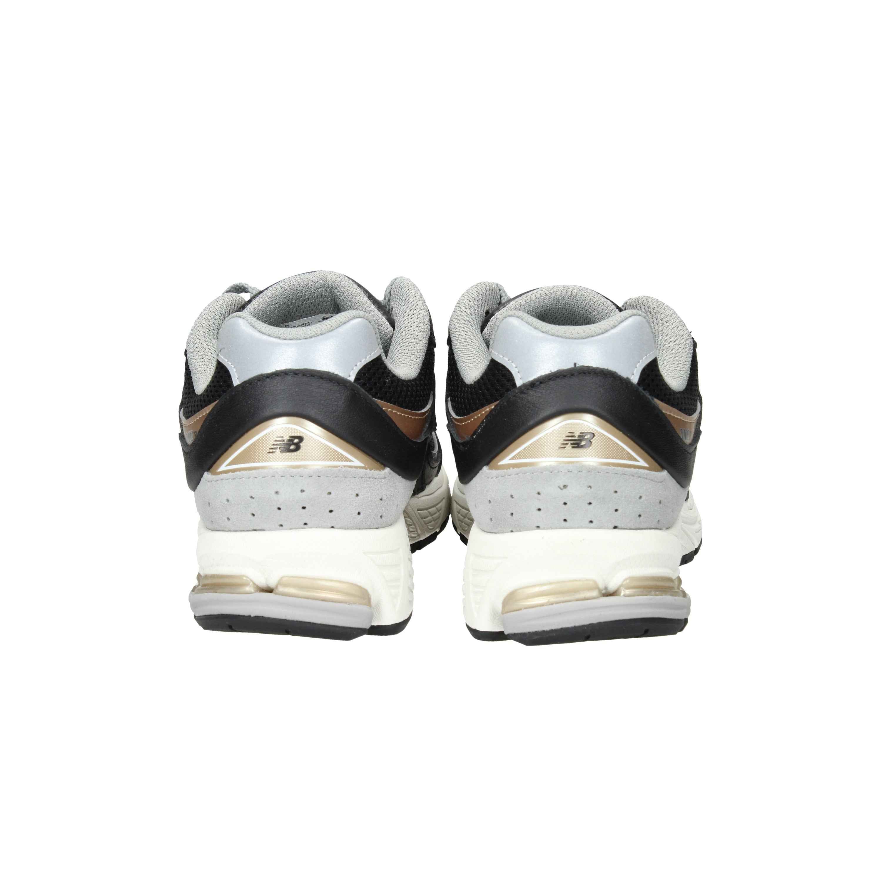 NEW BALANCE  - U M 2002 RPO Sneakers