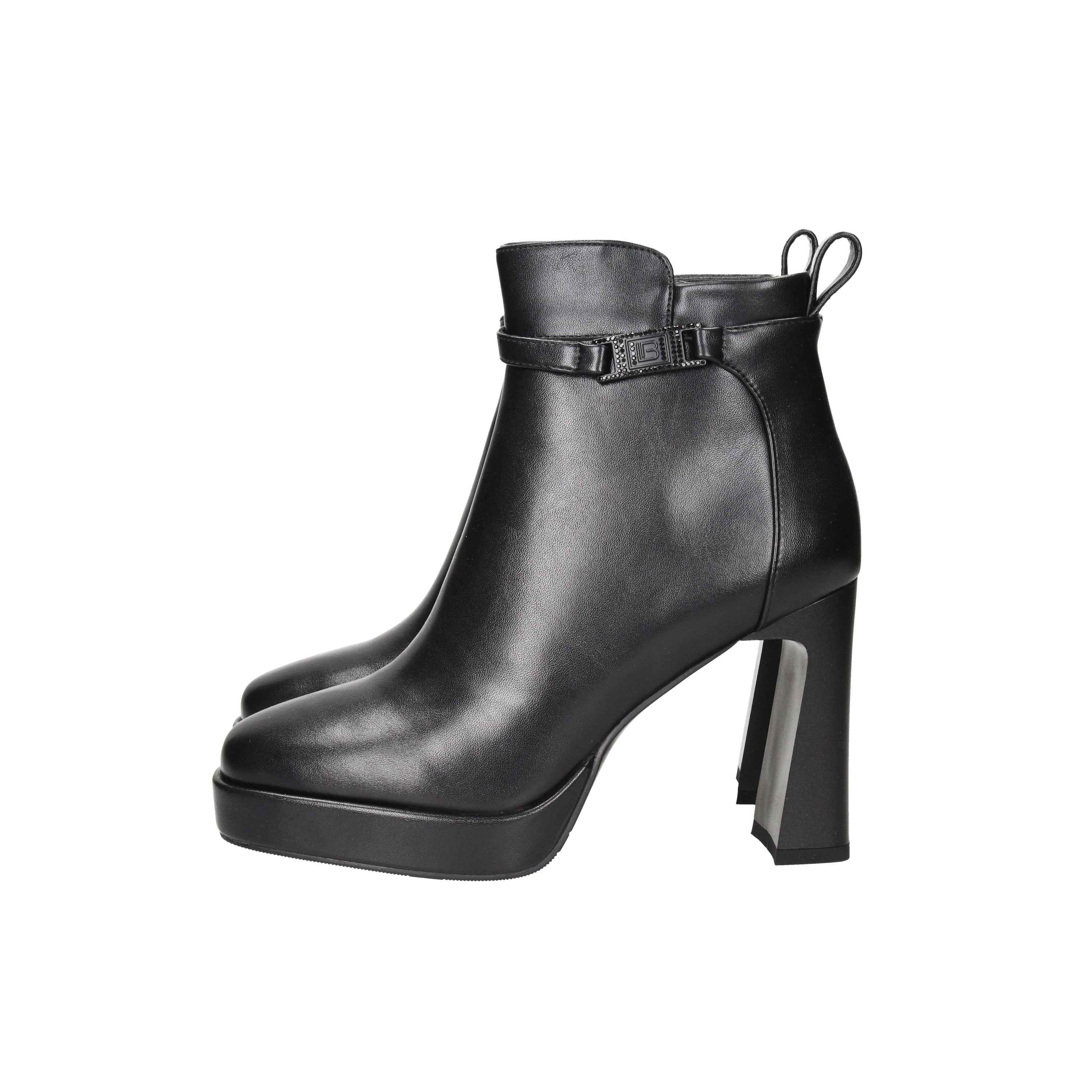 LAURA BIAGIOTTI - D 8862 Tronchetto