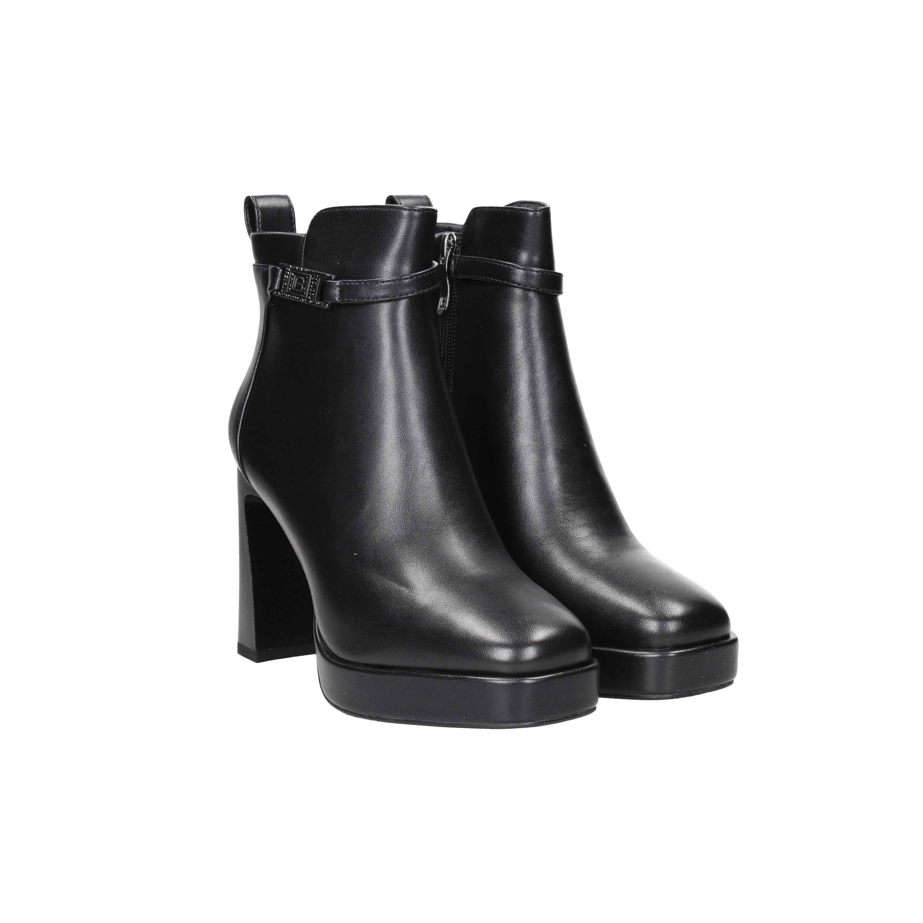 LAURA BIAGIOTTI - D 8862 Tronchetto