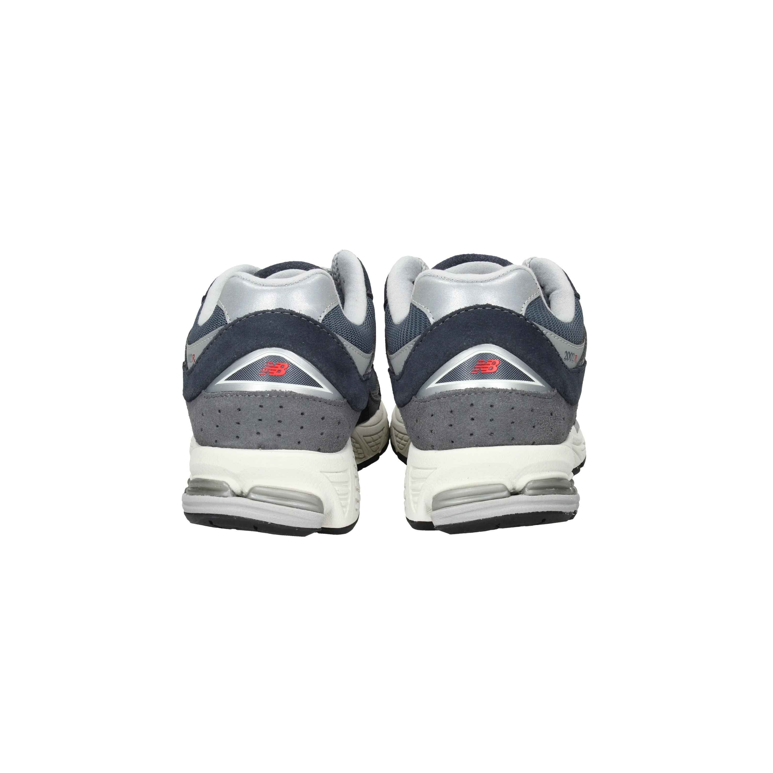 NEW BALANCE  - U M 2002 RSF Sneakers